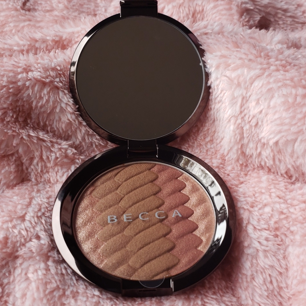 Becca Sunlit Gradient Bronzer in Sunset Waves